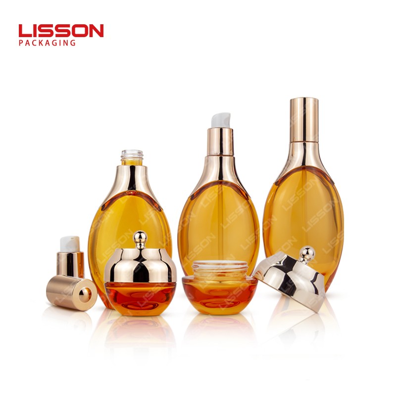 Como o design de embalagens de cosméticos influencia a percepção do produto e o posicionamento de marcas premium.