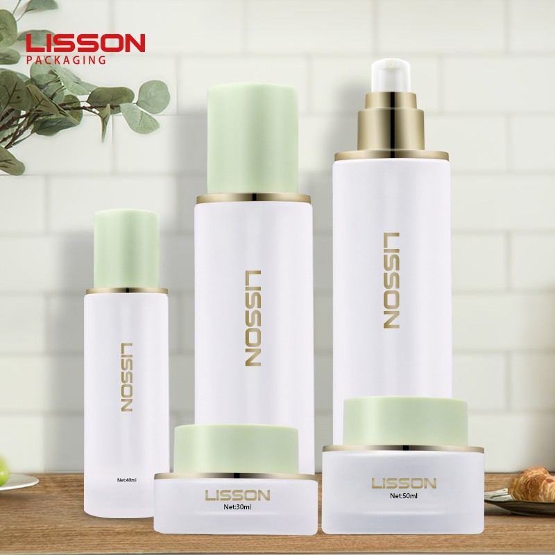 Conjunto de frascos cosméticos de vidro versus plástico | O guia definitivo de marcas